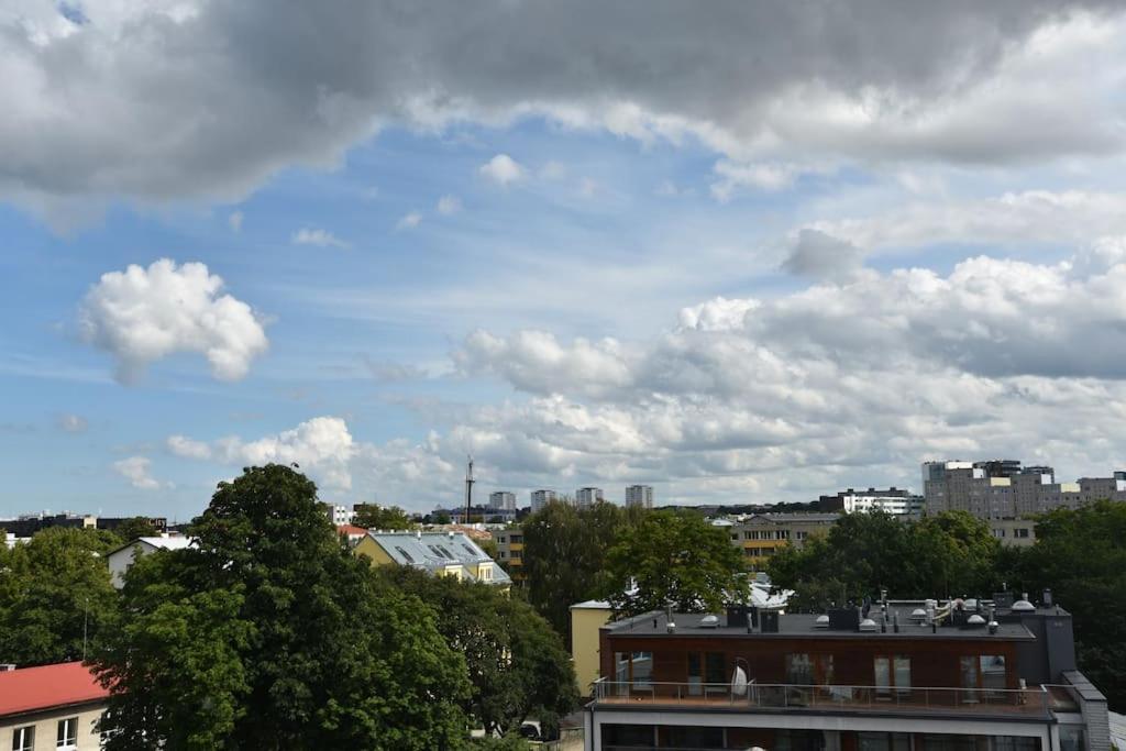 Kahe Magamistoaga Ja Suure Elutoaga 3-Toaline Korter Vaatega Tallinna Aerikeskusele Экстерьер фото